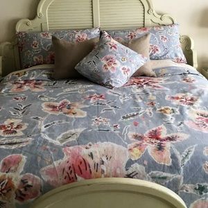 Anthropologie king duvet and matching shams